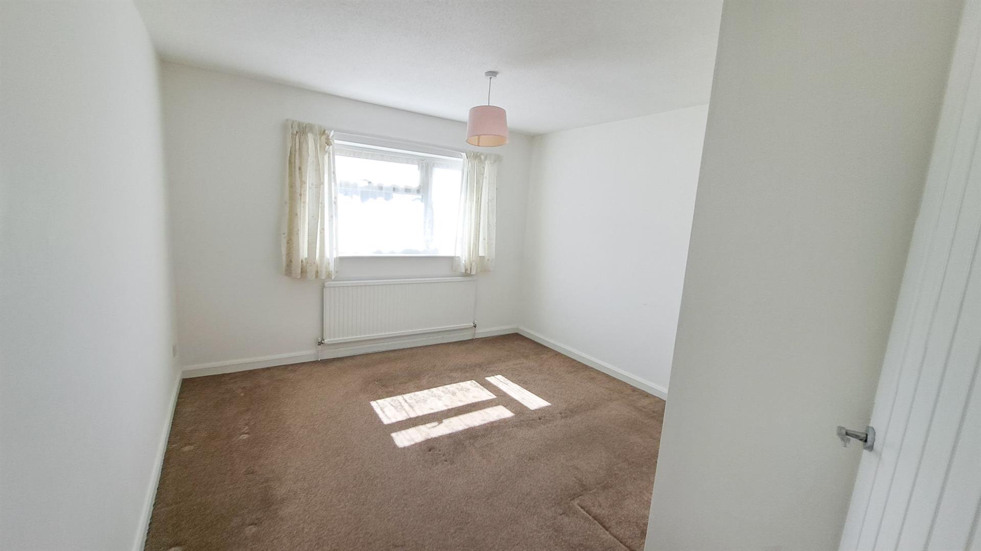 Farnham Way, Bedford